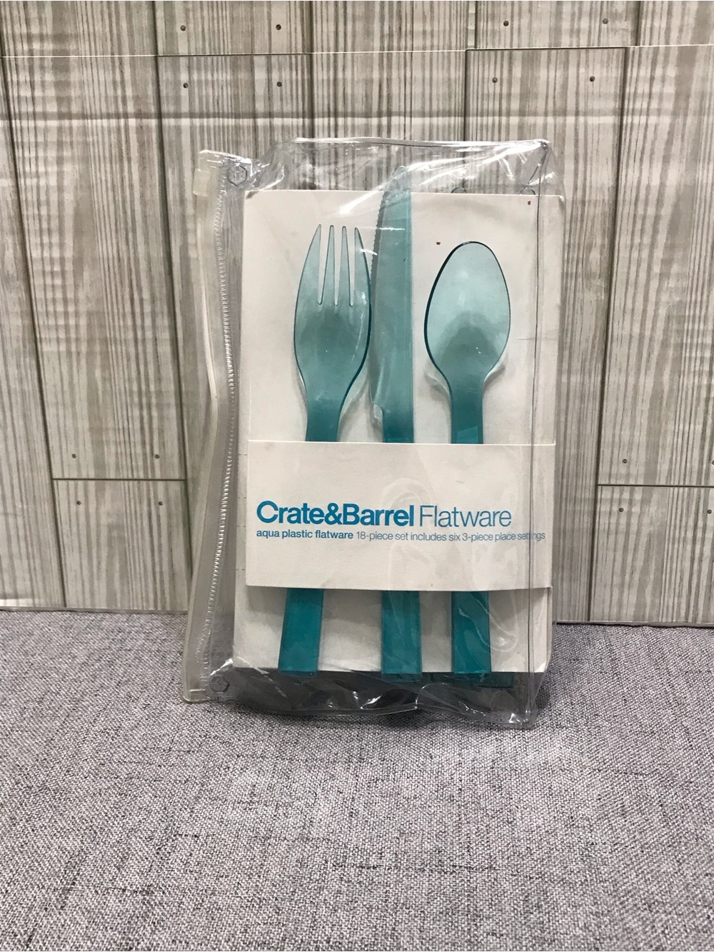 Crate& Barrel 18 piece Flatwear set